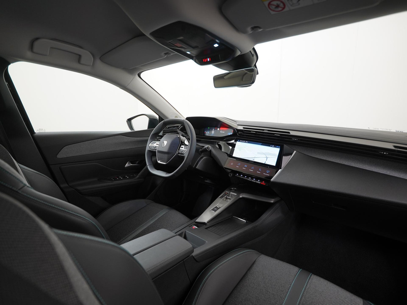 Peugeot 408 1.2 Hybrid 145 e-DCS6 Allure | Head-up display | C — photo 2