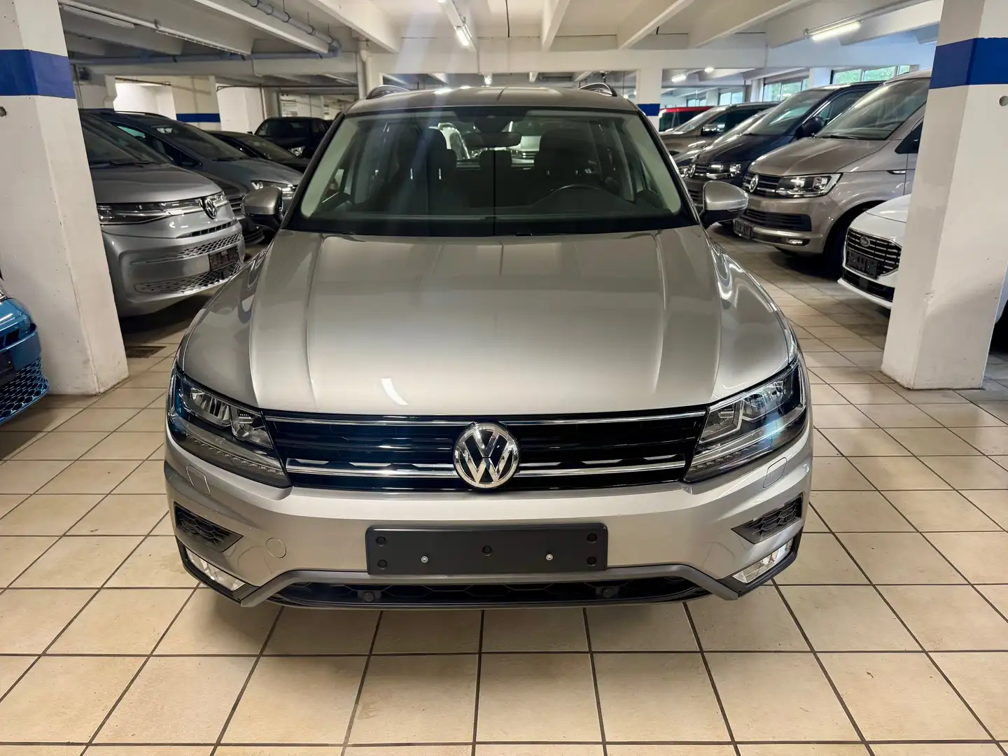 Volkswagen Tiguan 2.0 TDI Offroad BMT 4Motion DSG, LED, AHK, Navi Grau - 2