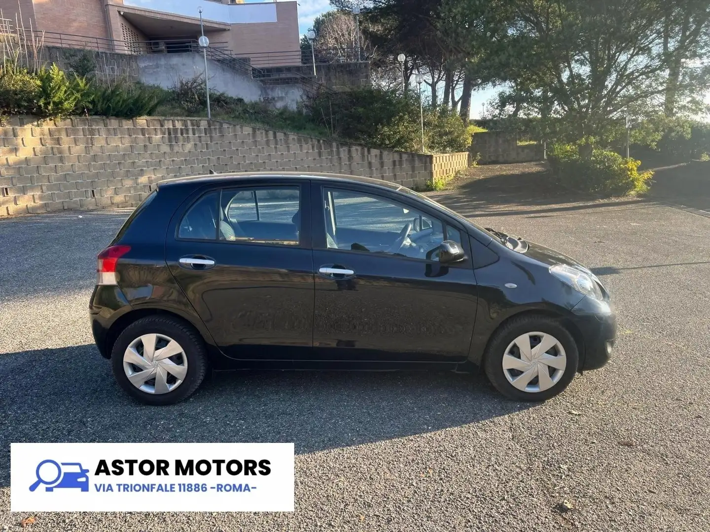 Toyota Yaris D-4d 5p 1.4 Sol E5  c/vsc+trc Ottime Condizioni Schwarz - 2