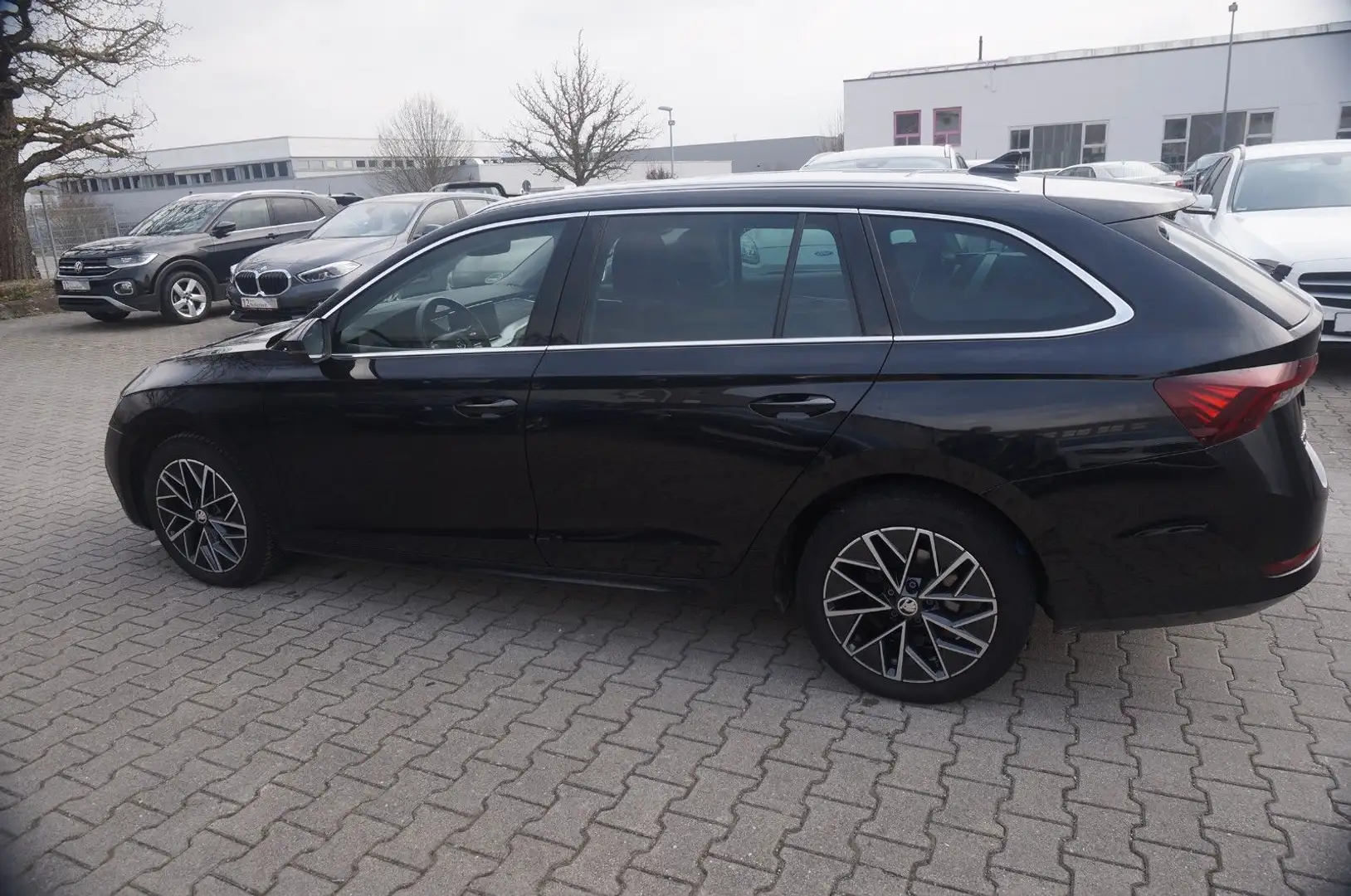 Skoda Octavia Combi Style*AUTM*NAVI*LEDER*ACC*PANO*CAM Schwarz - 1