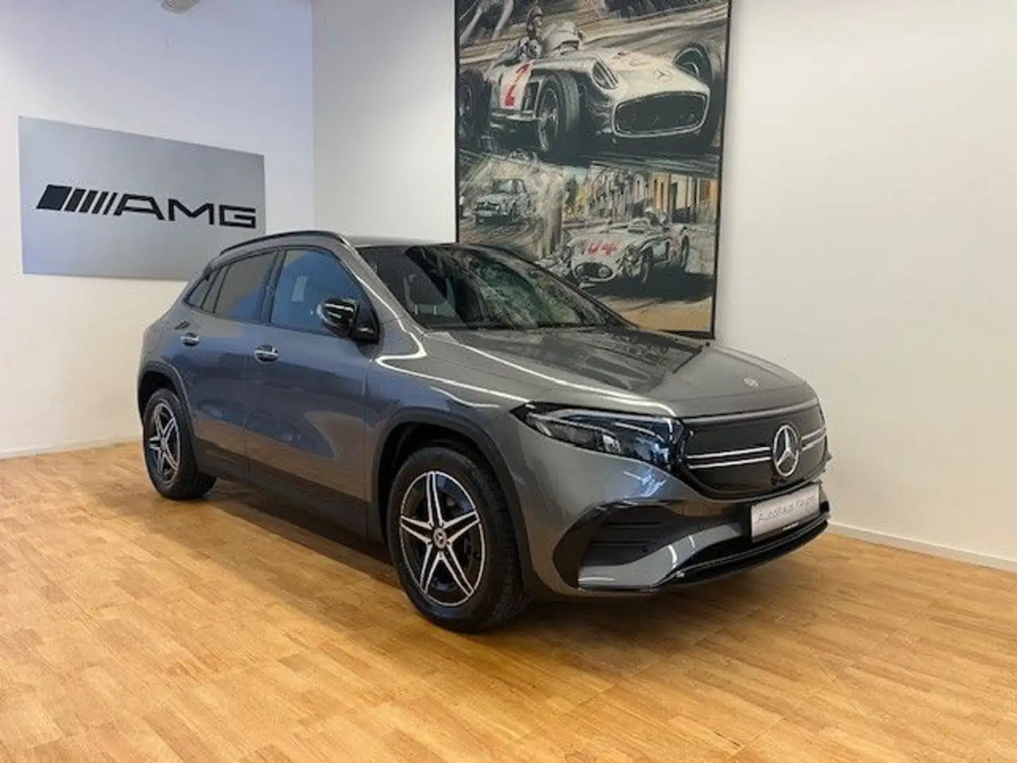 Mercedes-Benz EQA 300 4Matic AMG-Line Soundsystem Grey - 1