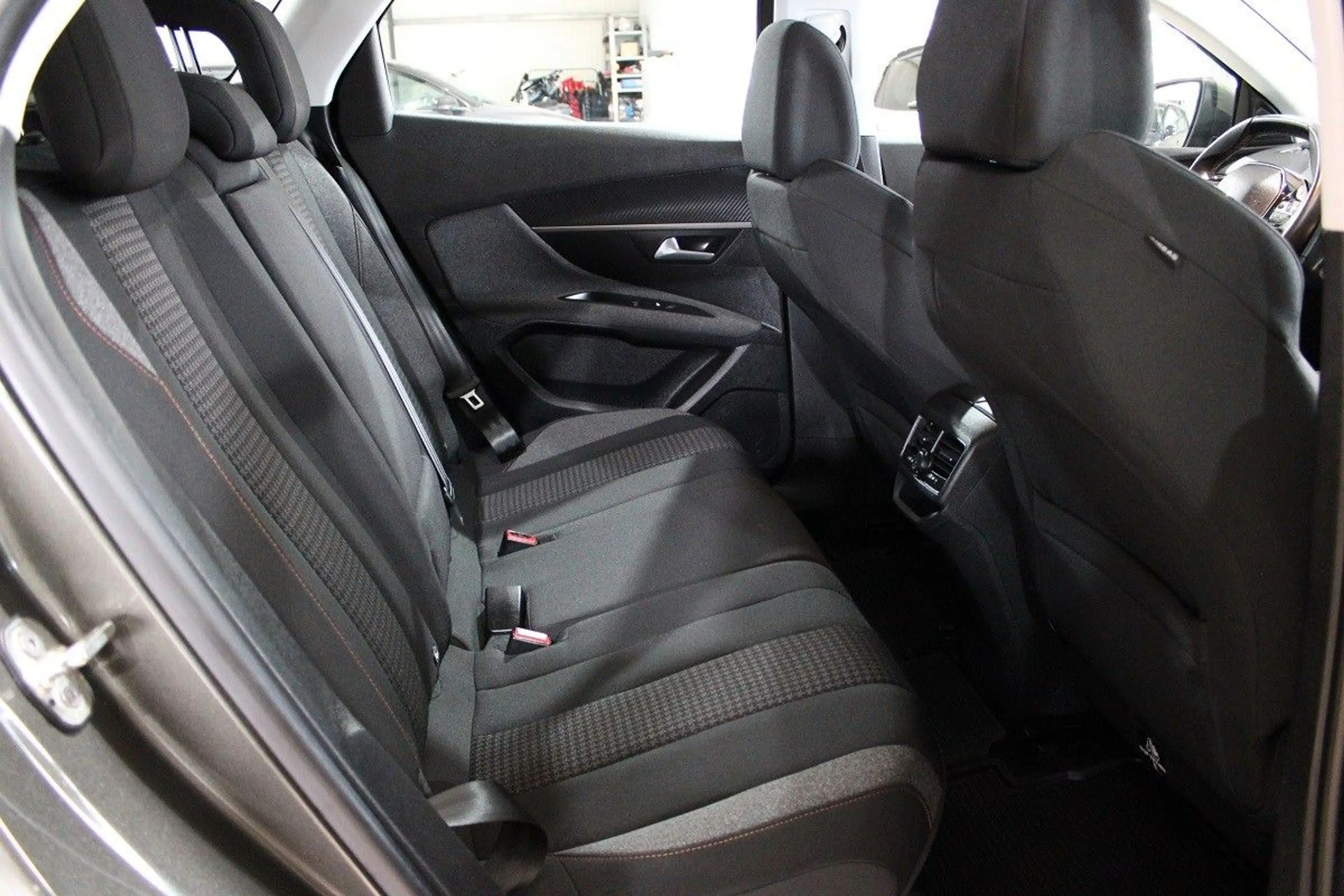 Peugeot 3008 Active 1,5 HDi*Automatik*1.Hand.Tüv NEU*EU6 — photo 12