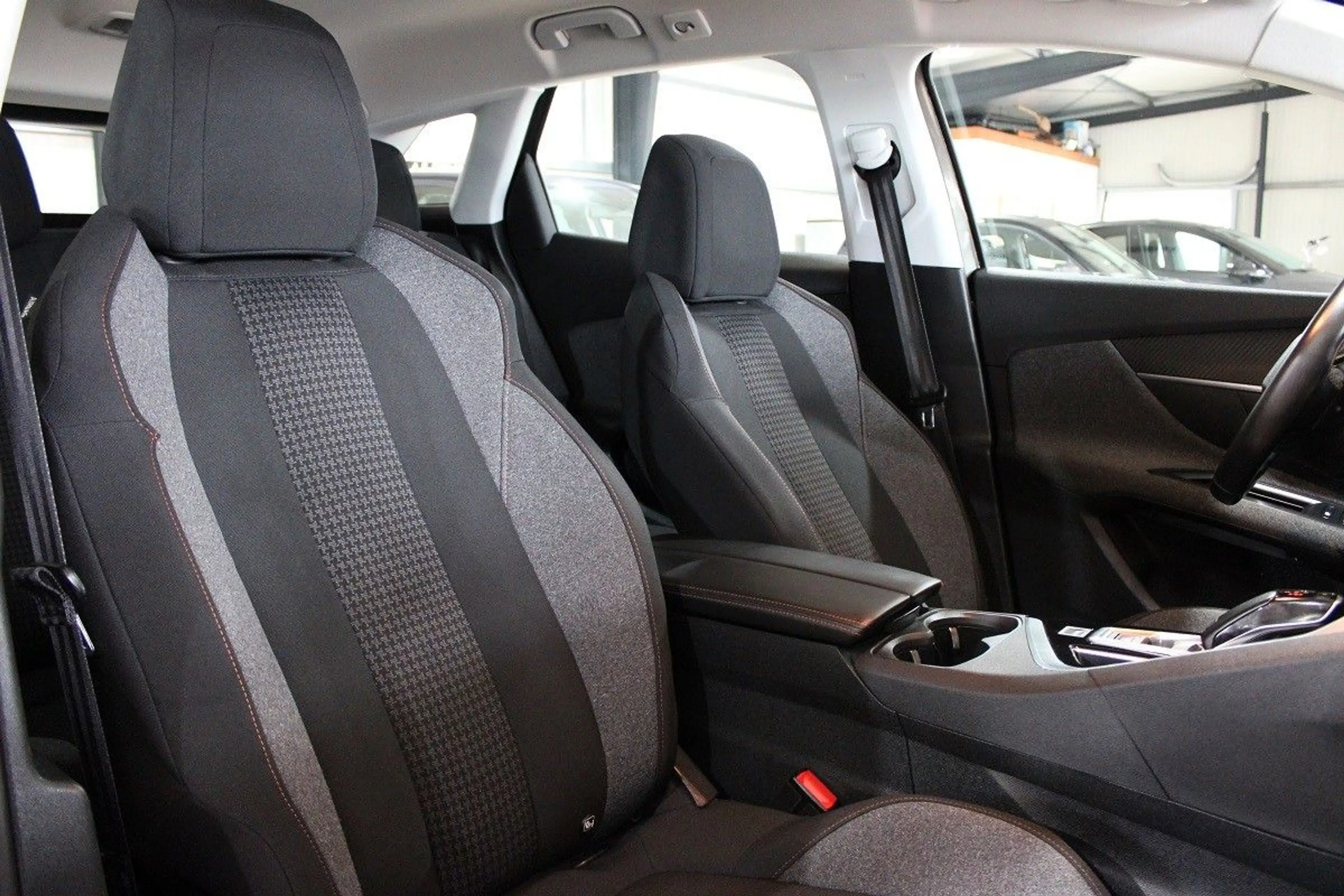 Peugeot 3008 Active 1,5 HDi*Automatik*1.Hand.Tüv NEU*EU6 — photo 11