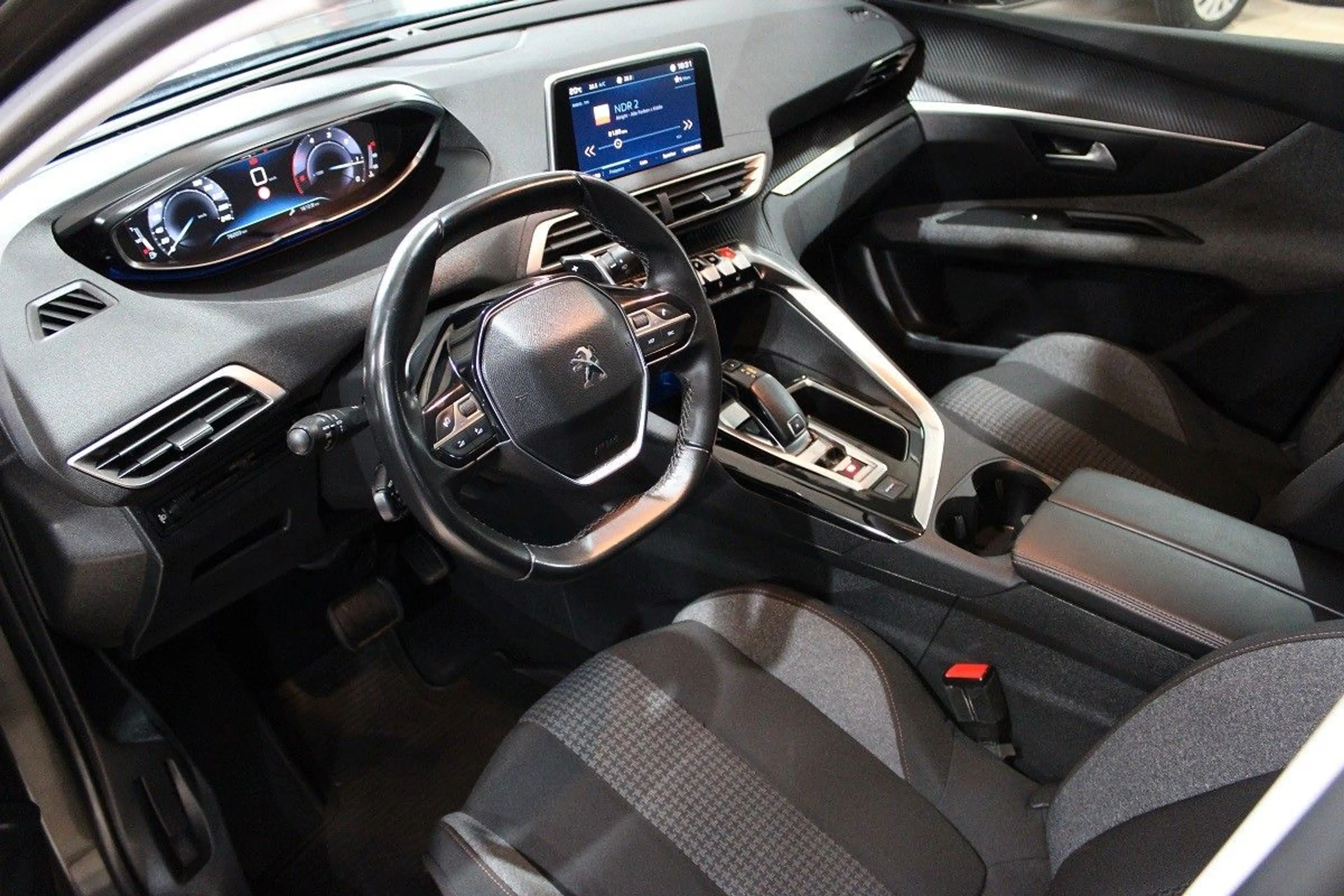 Peugeot 3008 Active 1,5 HDi*Automatik*1.Hand.Tüv NEU*EU6 — photo 9