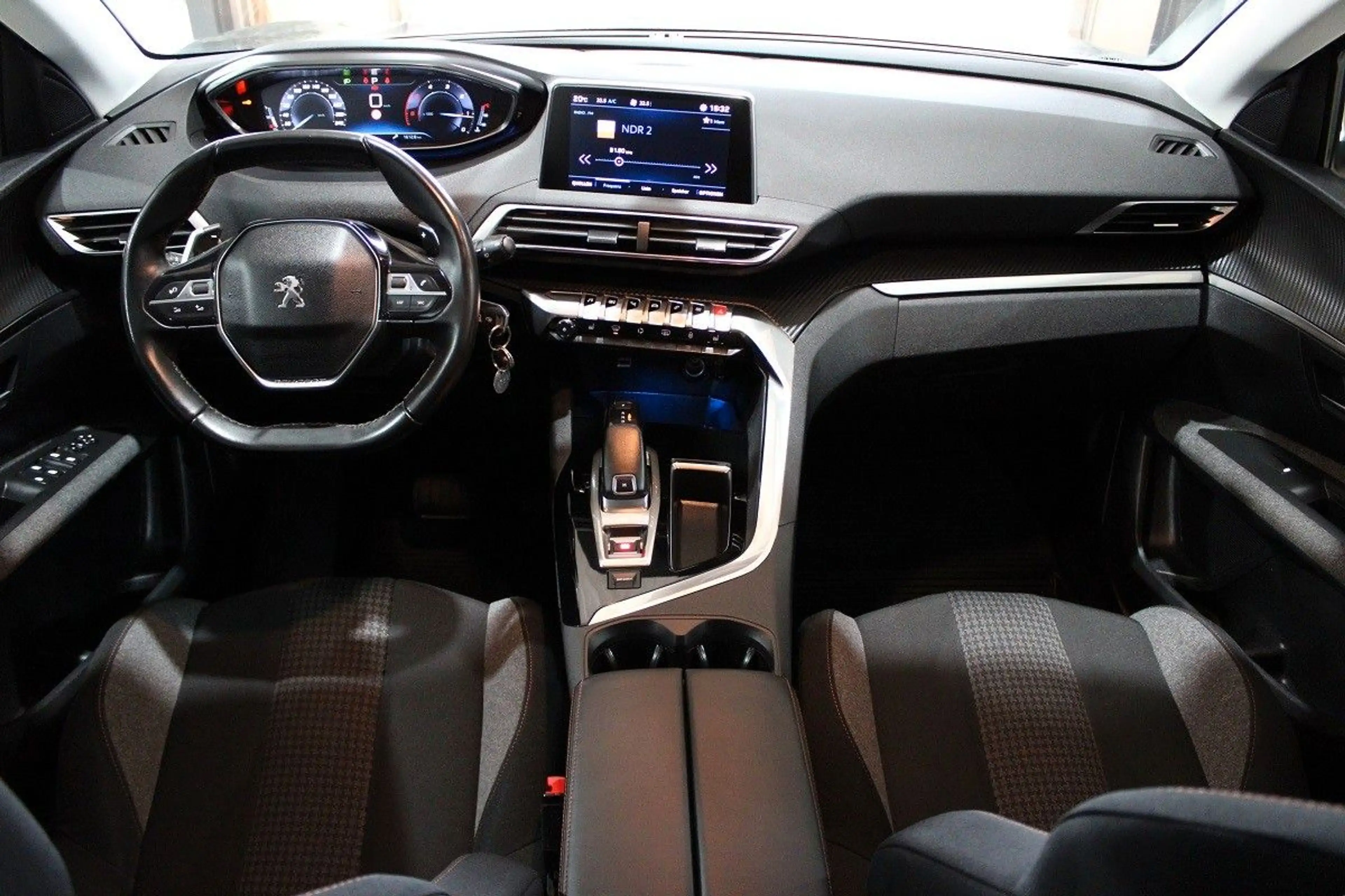 Peugeot 3008 Active 1,5 HDi*Automatik*1.Hand.Tüv NEU*EU6 — photo 13