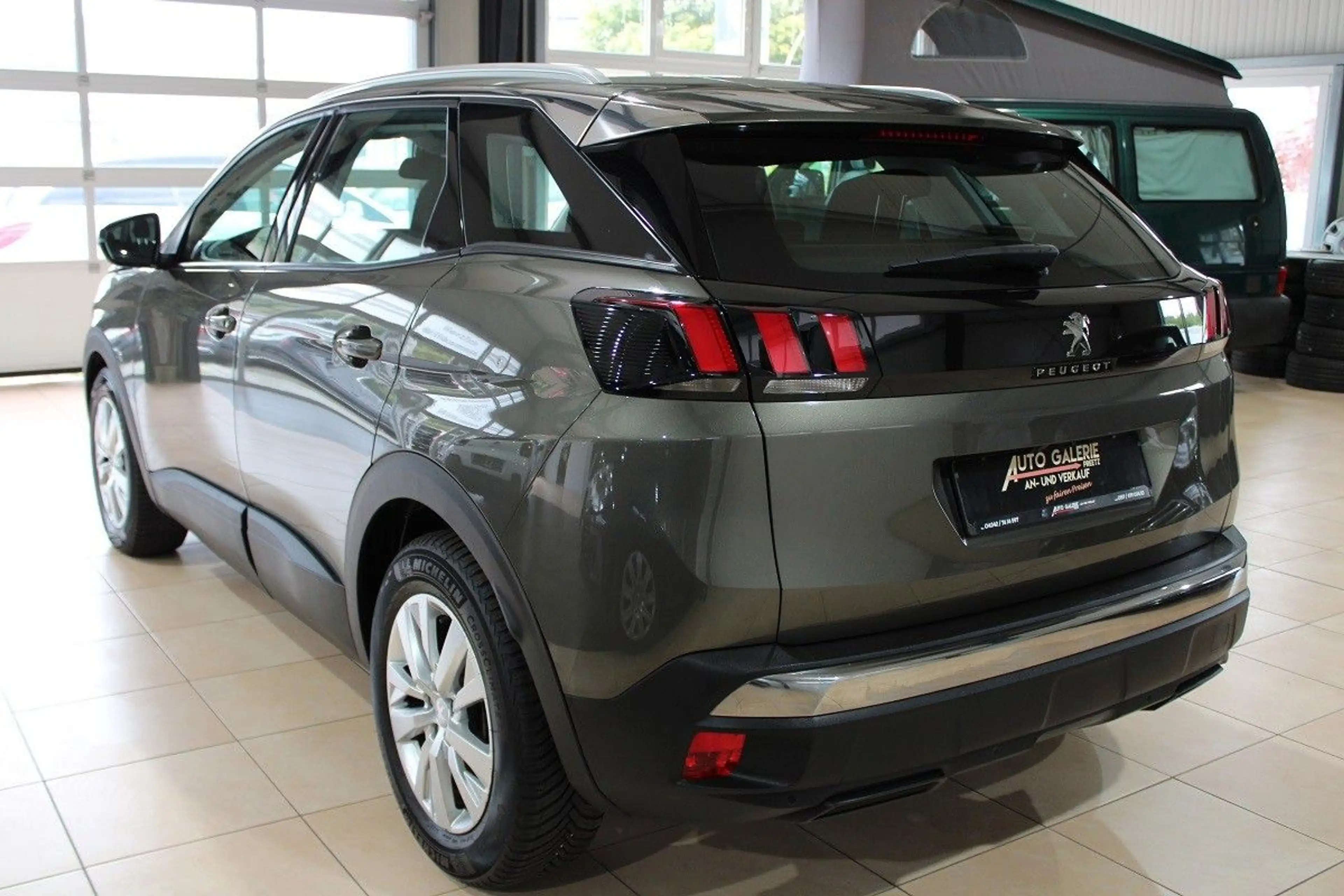 Peugeot 3008 Active 1,5 HDi*Automatik*1.Hand.Tüv NEU*EU6 — photo 5