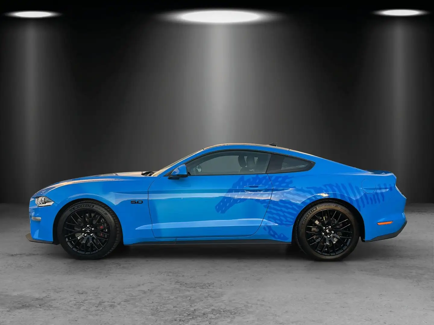 Ford Mustang 5.0 V8 Fastback GT Aut./LED/ACC/CAM/SHZ/ Gris - 2