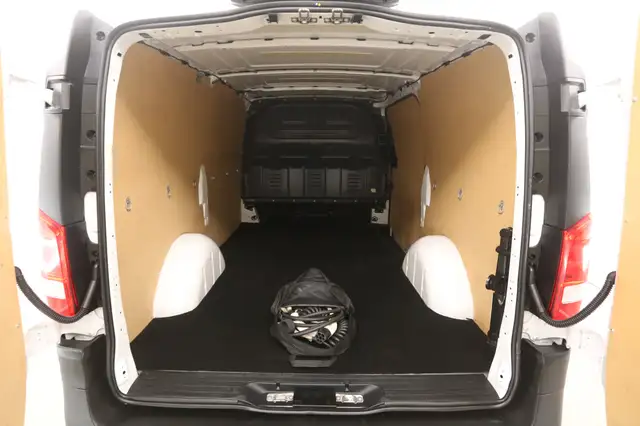 Mercedes-Benz Vito view 3