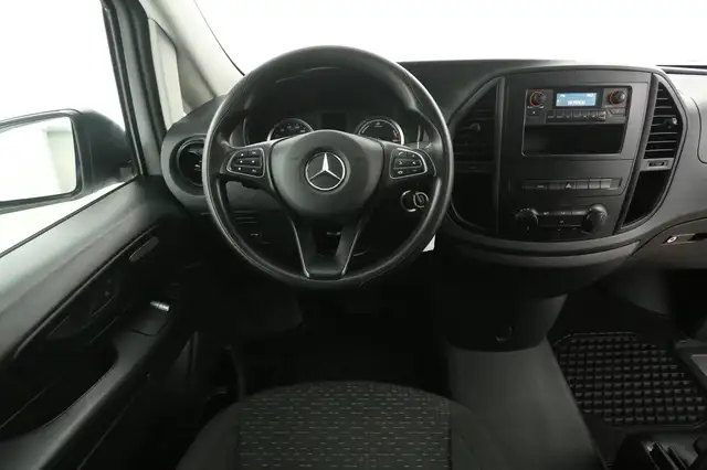 Mercedes-Benz Vito view 2