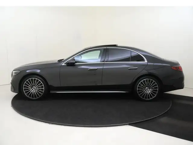 Mercedes-Benz E-Class view 8