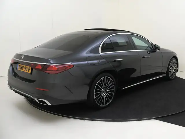 Mercedes-Benz E-Class view 4