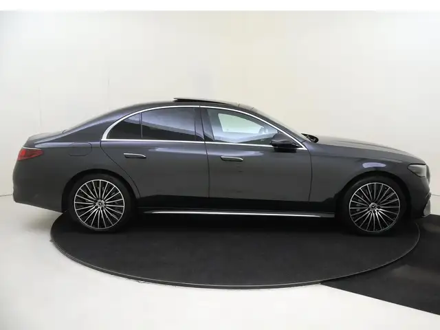 Mercedes-Benz E-Class view 9