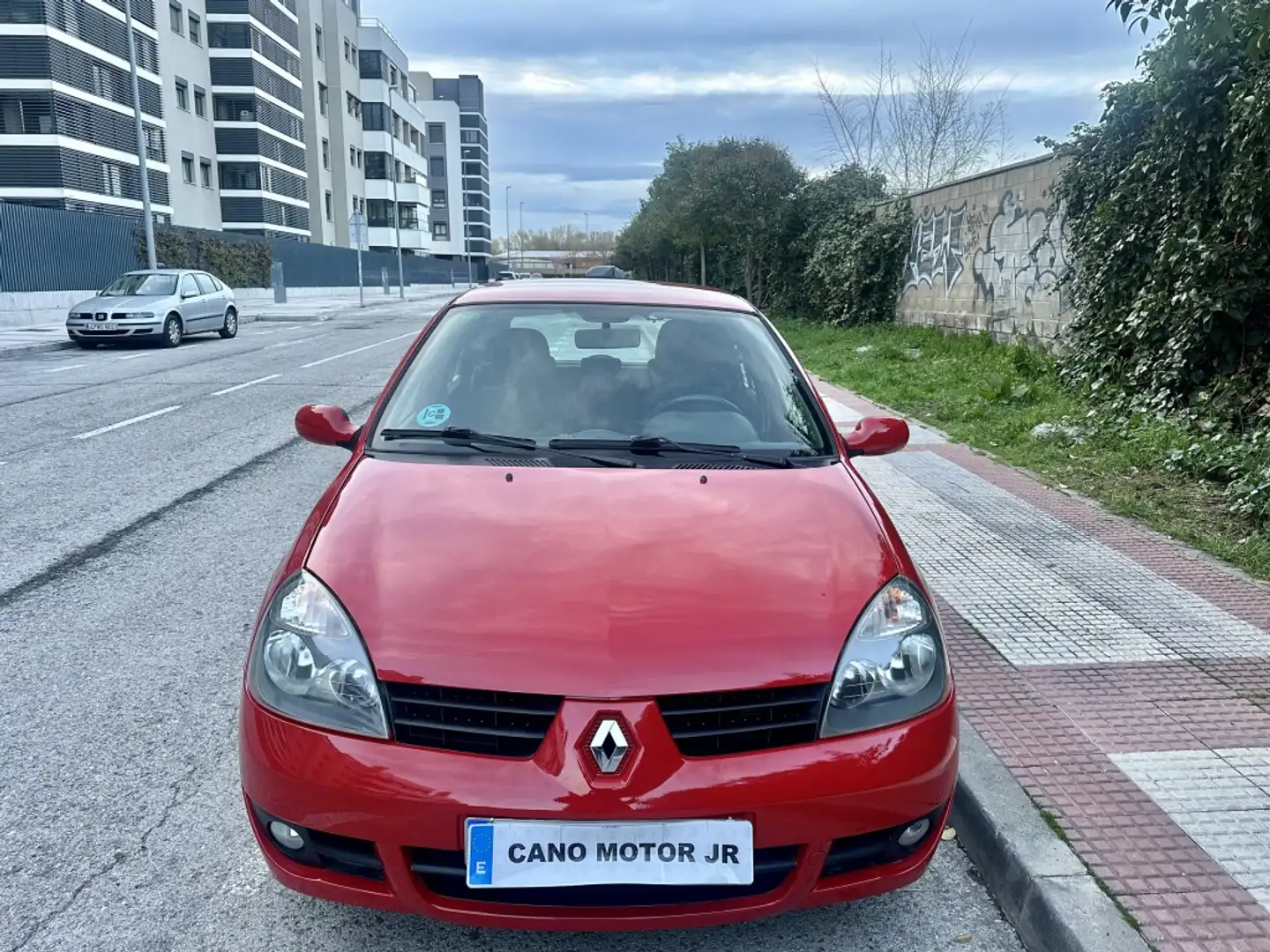 Renault Clio 1.2 16v Campus Rojo - 2