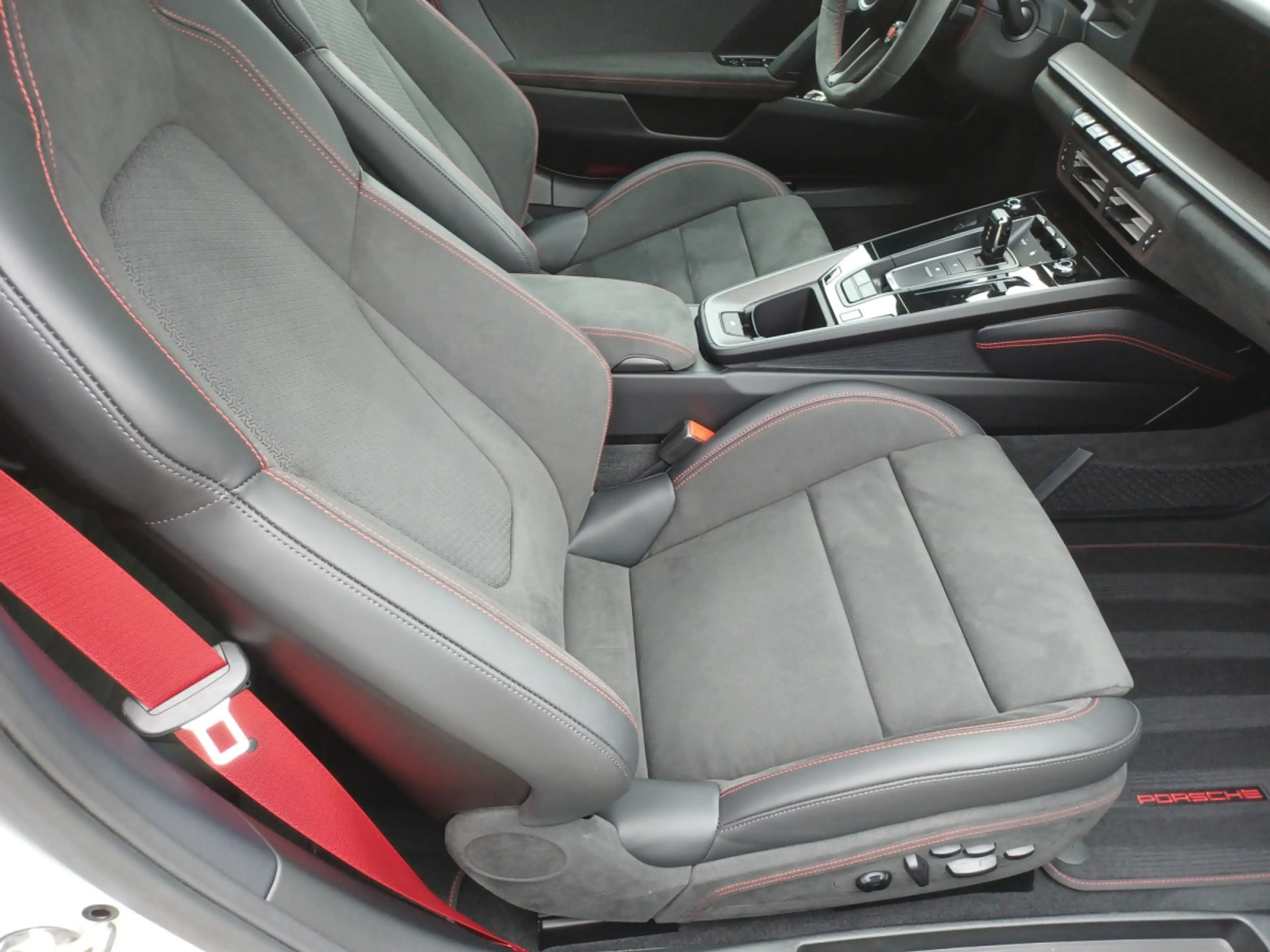 Porsche 911 Targa 4 GTS — photo 14
