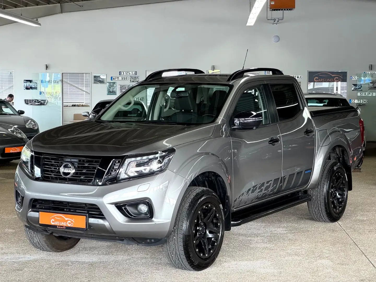 Nissan Navara N-Guard D-Cab 4x4 *AHK*SDACH*SHZ*NAV*LED* Grau - 1