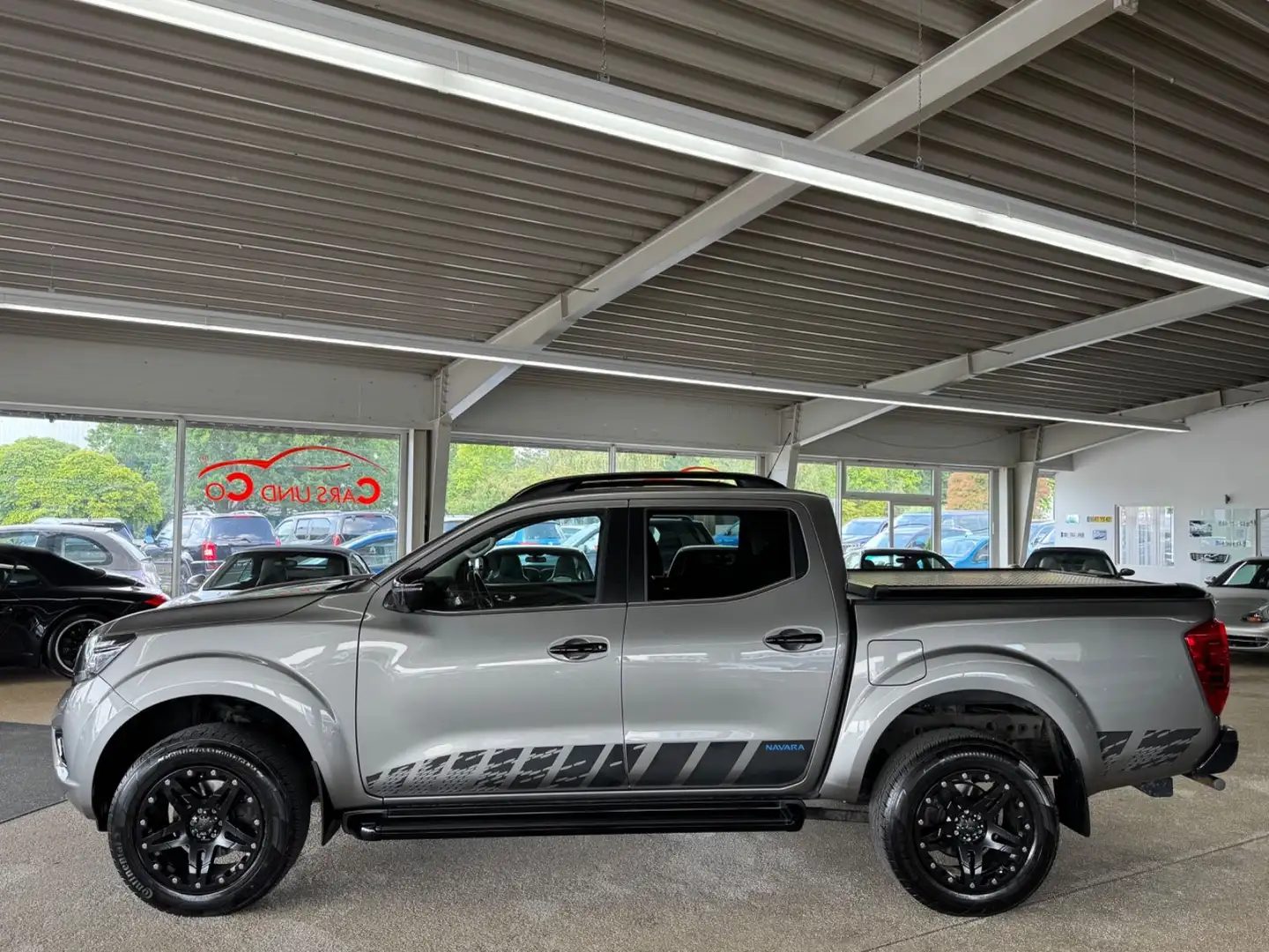 Nissan Navara N-Guard D-Cab 4x4 *AHK*SDACH*SHZ*NAV*LED* Grau - 2