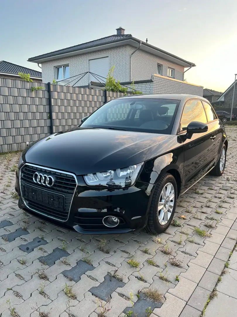 Audi A1 attraction Schwarz - 1