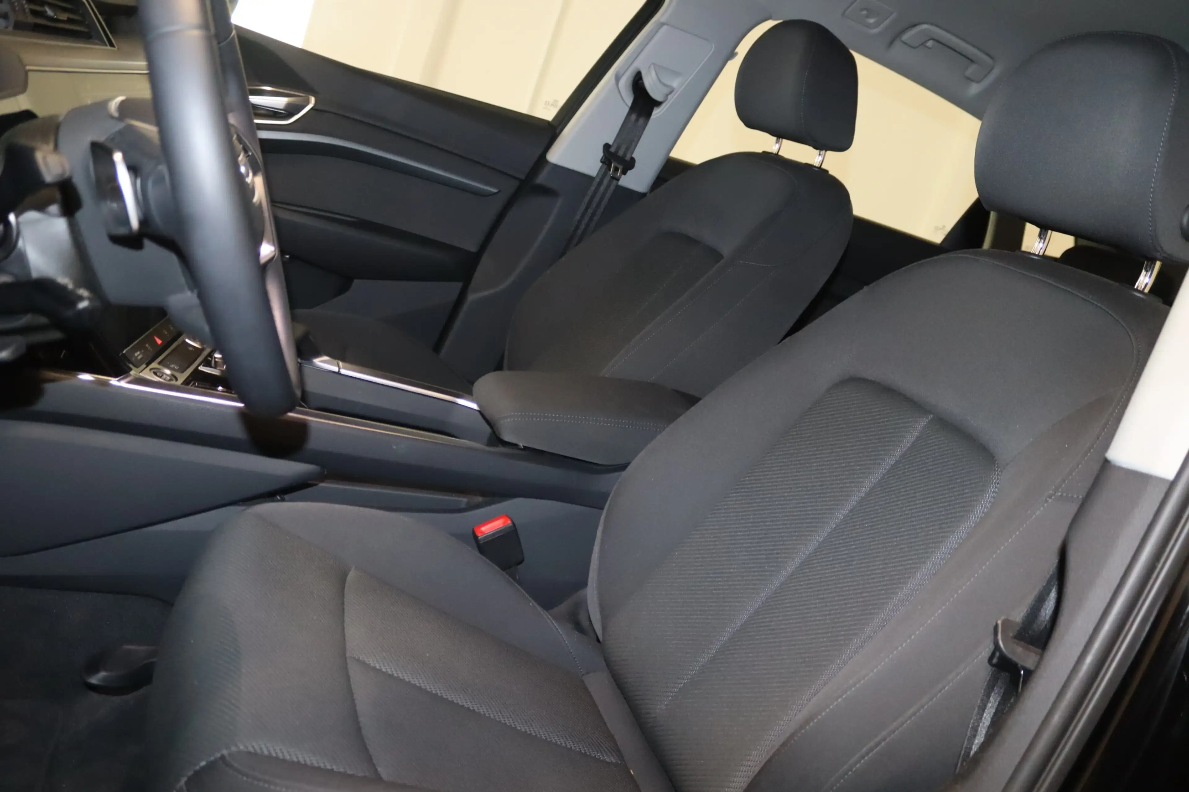 Audi e-tron 55 qu.-Virt.-360°-Luft-Tempo-LED-SHZ-NAV- — photo 4