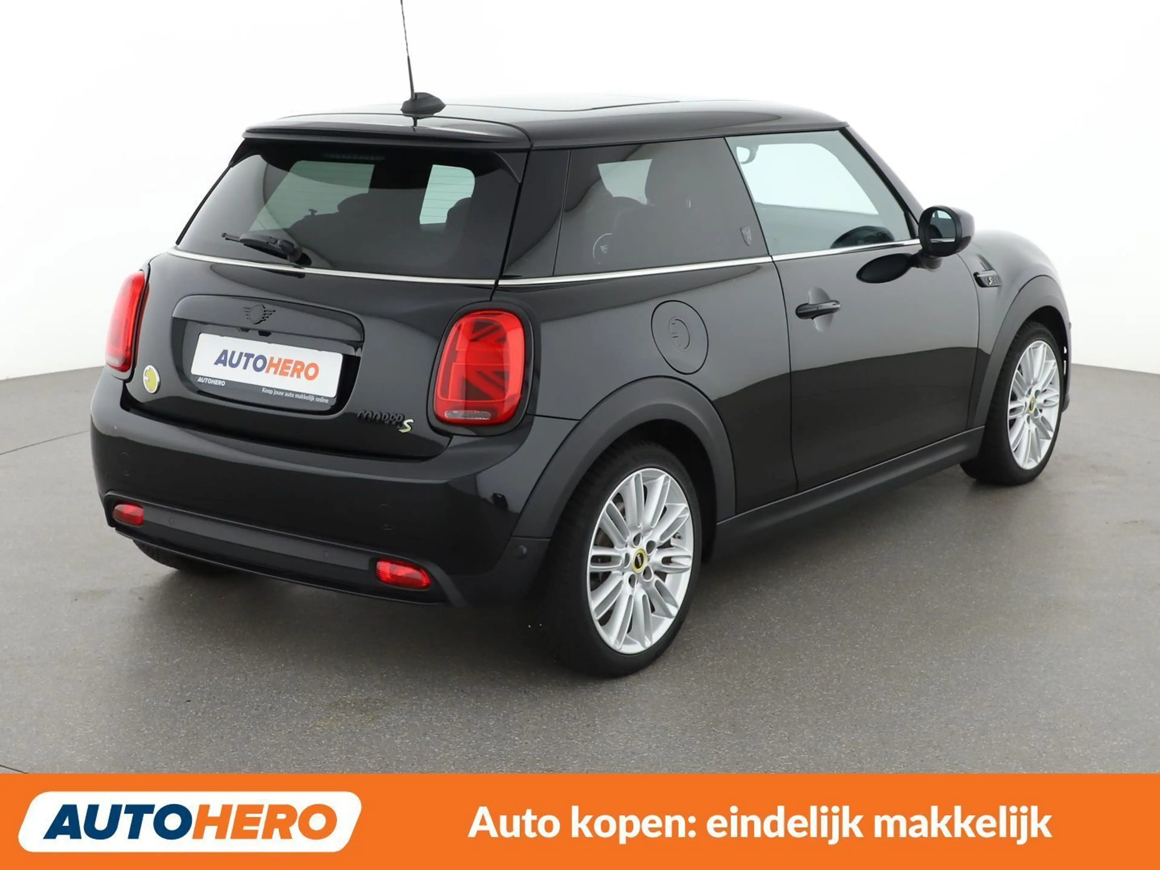 MINI Cooper SE Cooper SE Yours Trim — photo 6