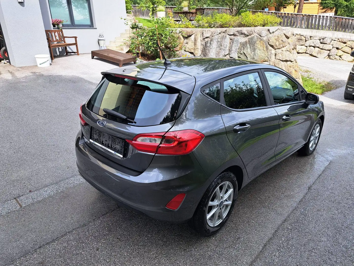 Ford Fiesta Fiesta Cool Grau - 2