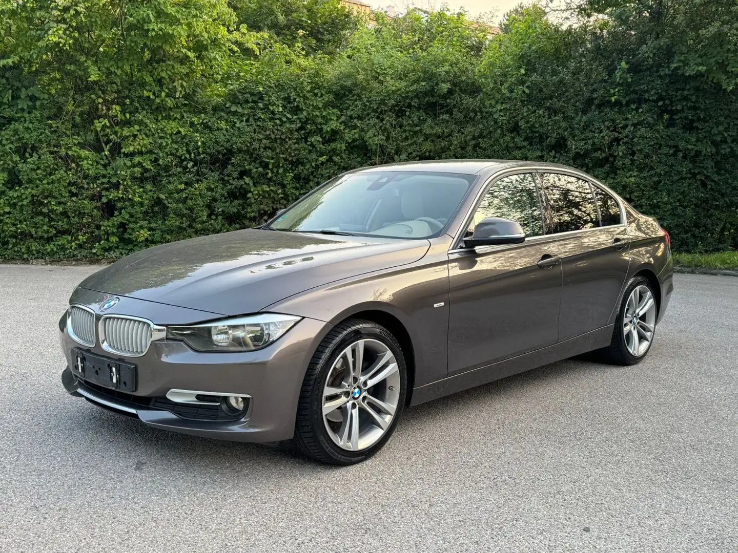 BMW 318 d Luxury Line Navi Leader Top Zustand Braun - 1
