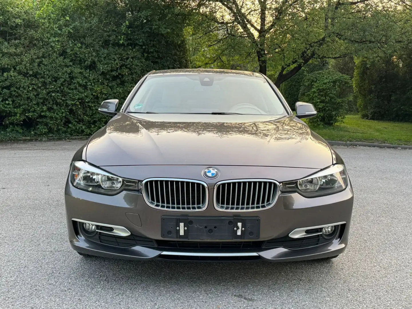 BMW 318 d Luxury Line Navi Leader Top Zustand Braun - 2
