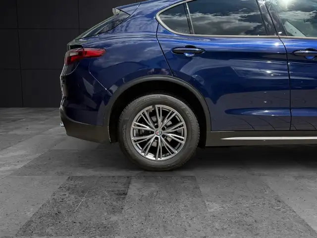 Alfa Romeo Stelvio view 11