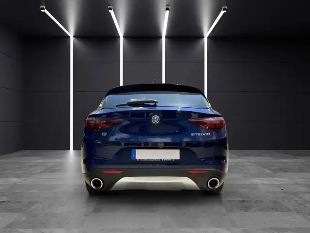 Alfa Romeo Stelvio view 4