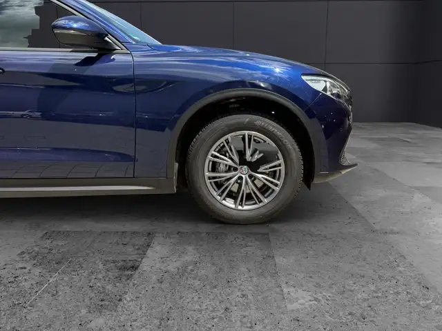 Alfa Romeo Stelvio view 12