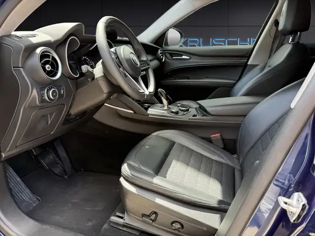 Alfa Romeo Stelvio view 14