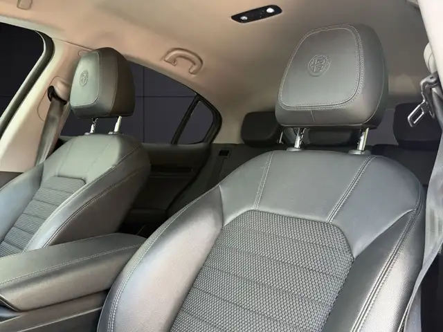 Alfa Romeo Stelvio view 13