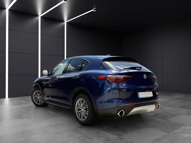 Alfa Romeo Stelvio view 3