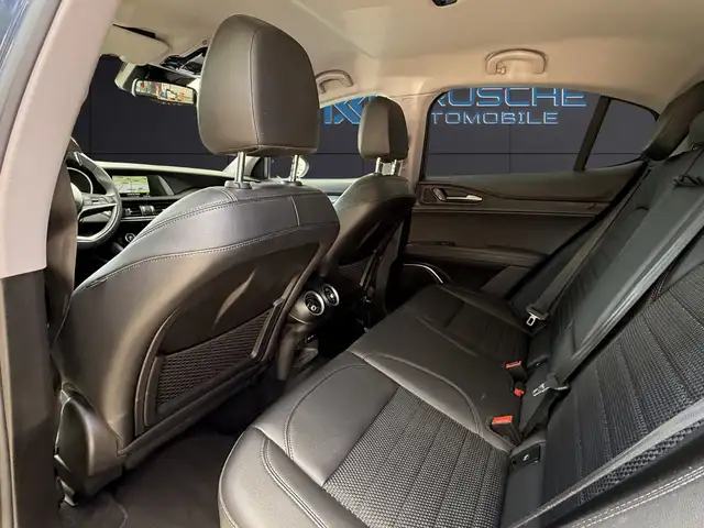 Alfa Romeo Stelvio view 15