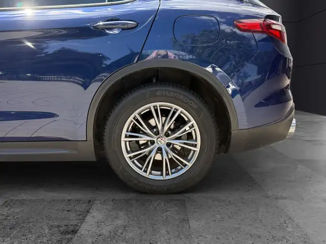 Alfa Romeo Stelvio view 10