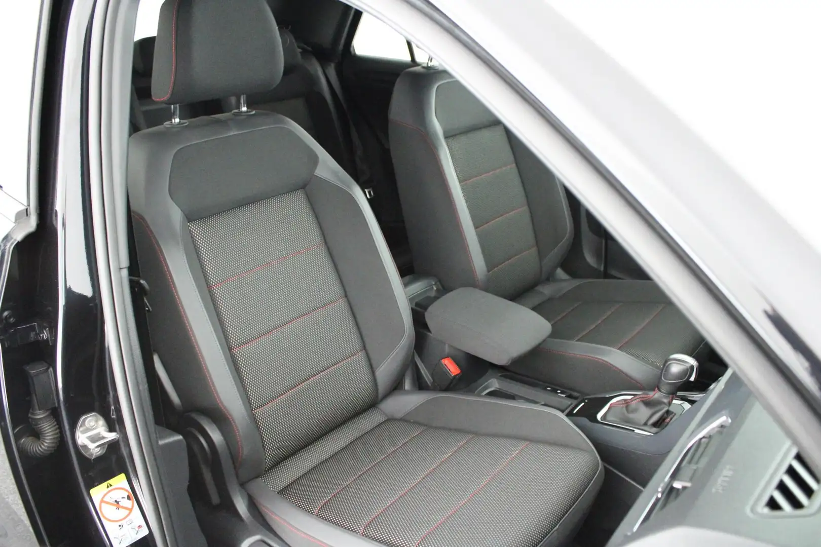 Volkswagen T-Roc 1.5 TSI 150pk DSG Sport Trekhaak Camera Virtual Co Zwart - 2