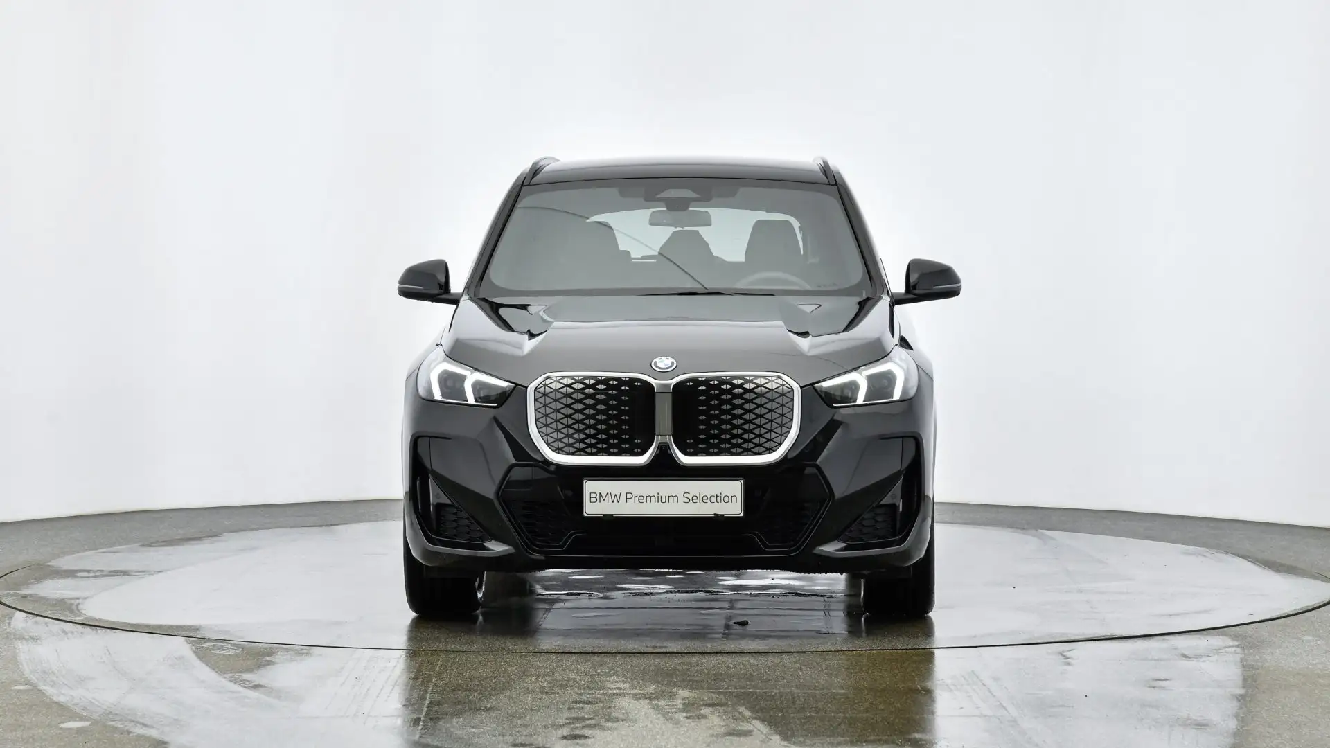 BMW iX1 eDrive20 M-Sportpaket Schwarz - 2