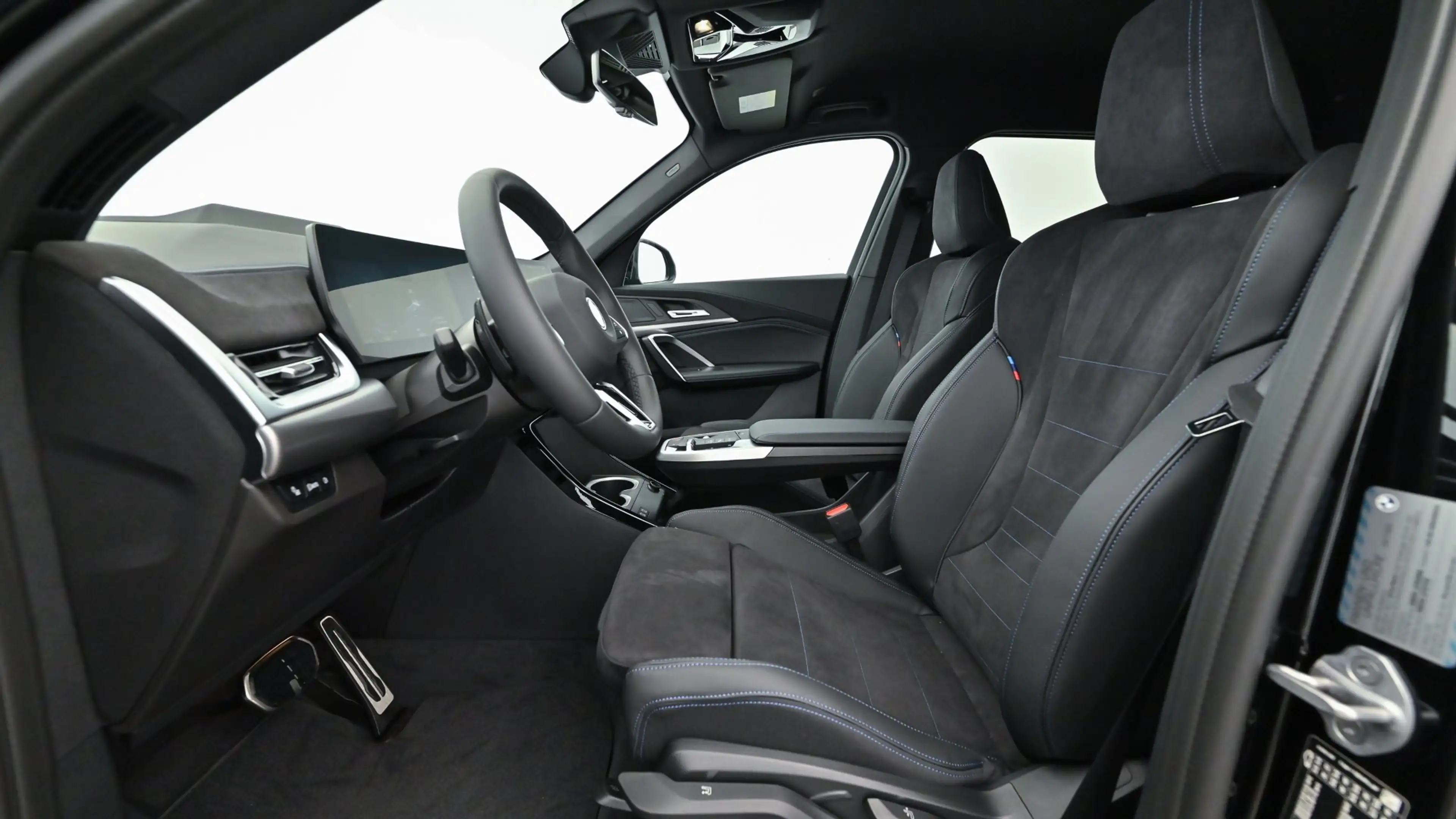 BMW iX1 eDrive20 M-Sportpaket — photo 9