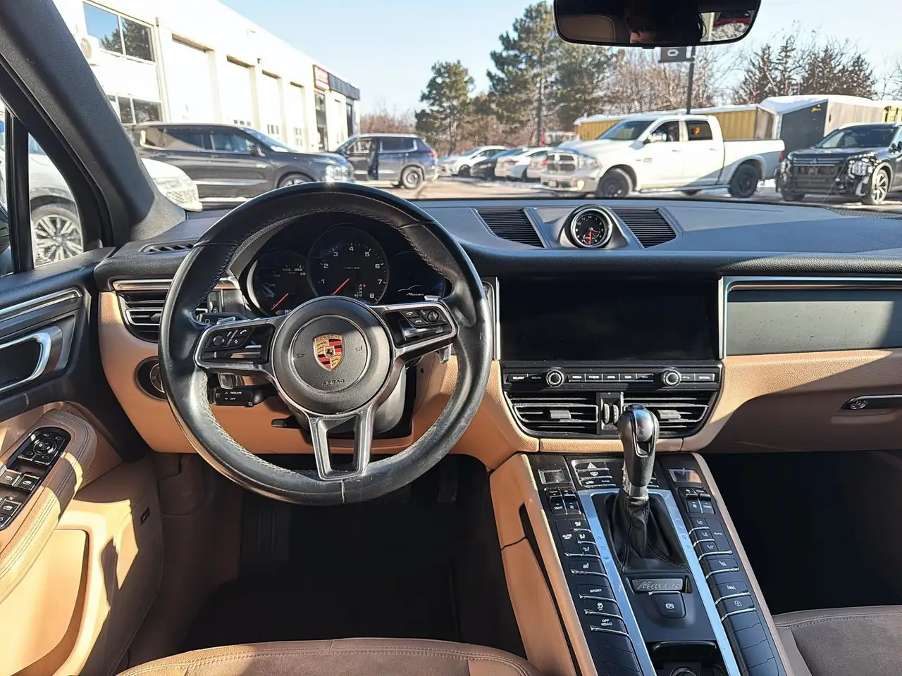 Porsche Macan снимка Porsche Macan