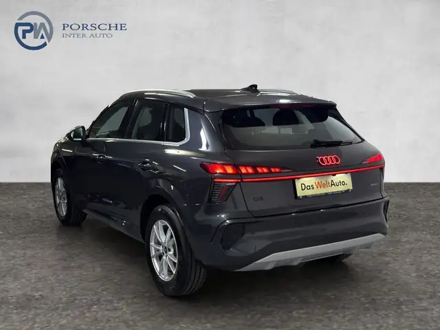 Audi Q3 view 4