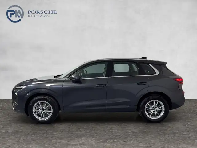 Audi Q3 view 3