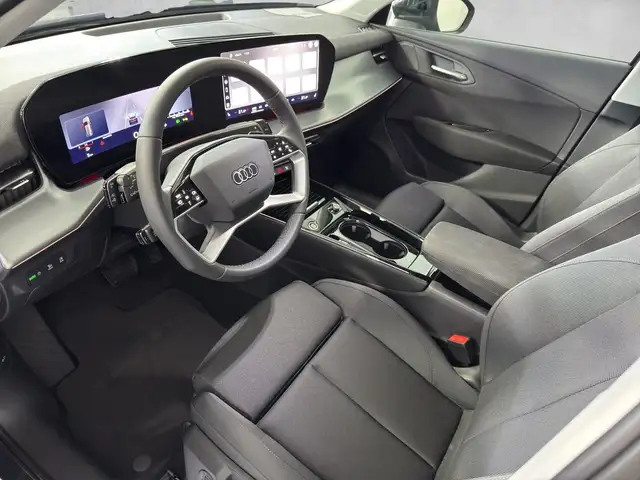 Audi Q3 view 6