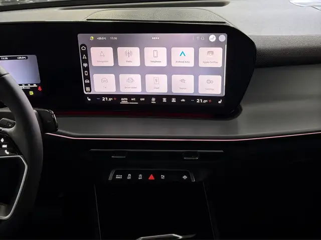 Audi Q3 view 10