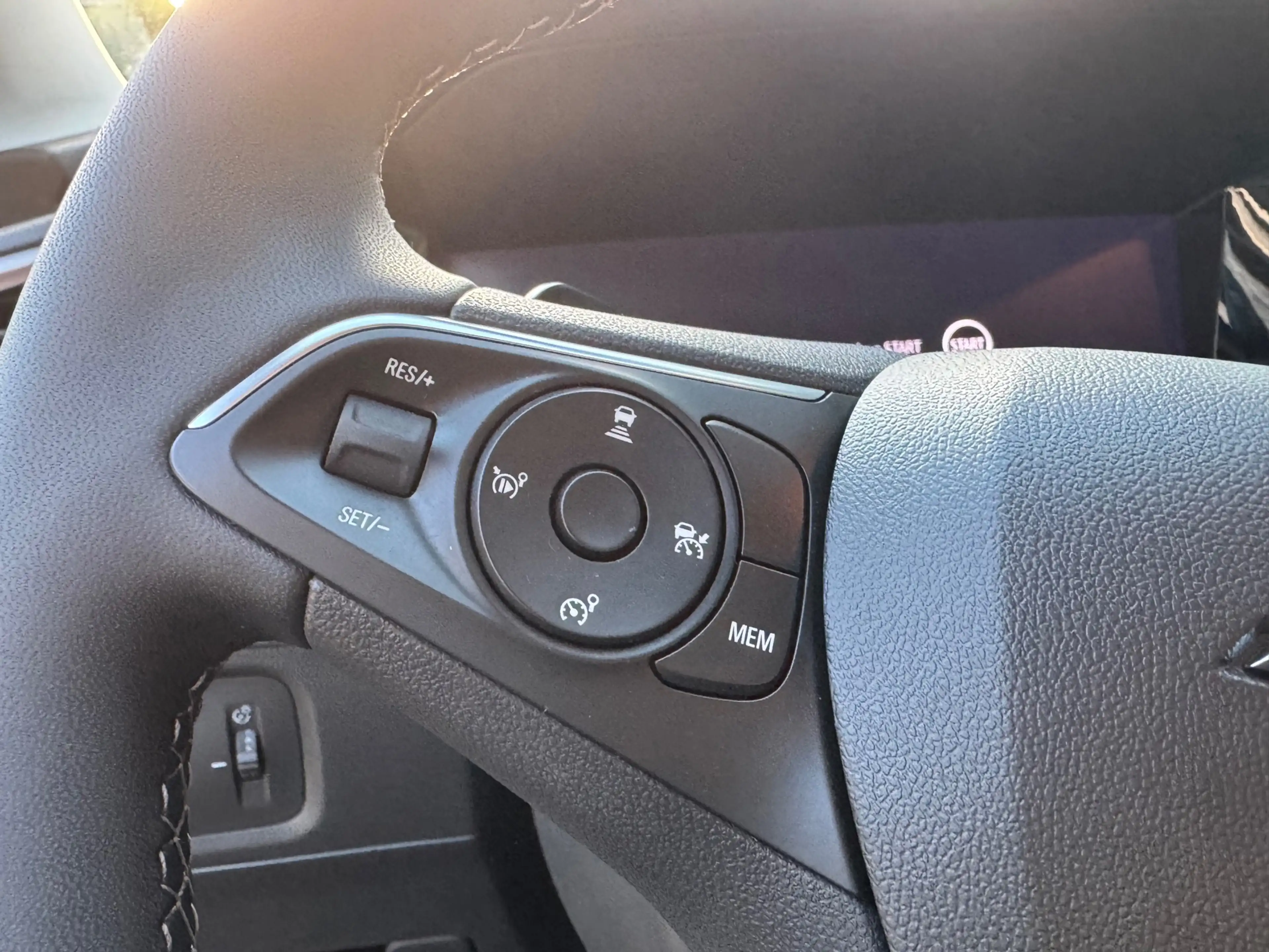 Opel Grandland 1.2 Turbo Hybrid GS — photo 16