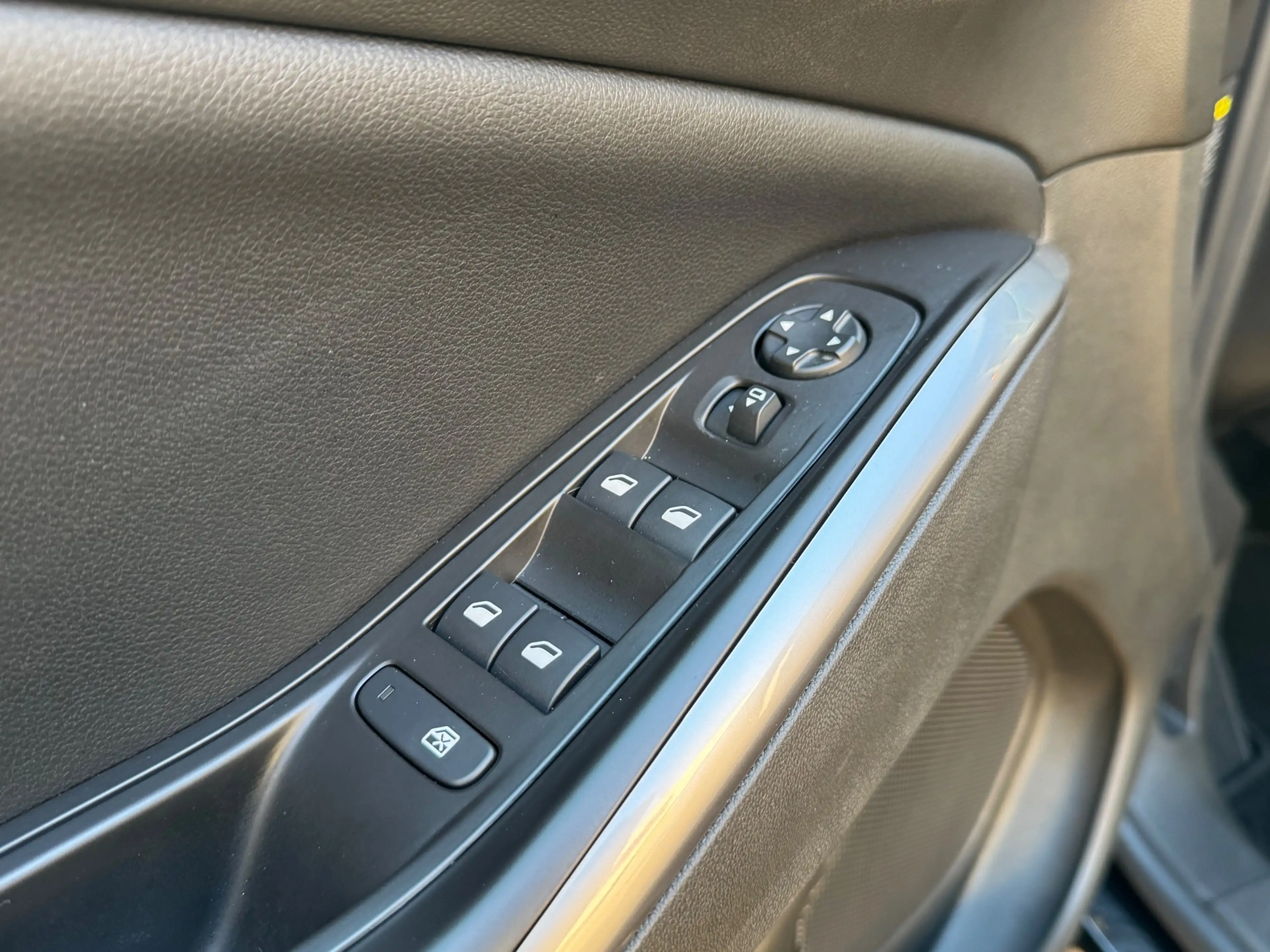 Opel Grandland 1.2 Turbo Hybrid GS — photo 8