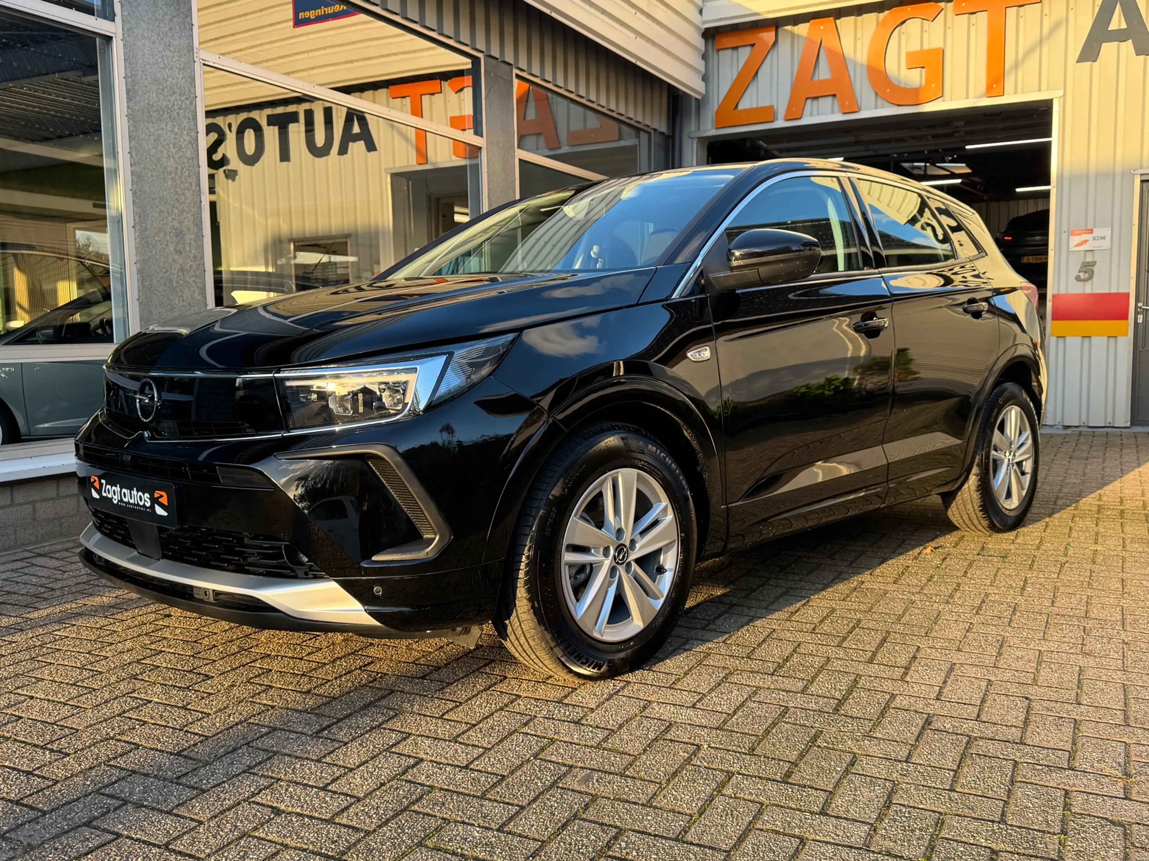 Opel Grandland 1.2 Turbo Hybrid GS — photo 2