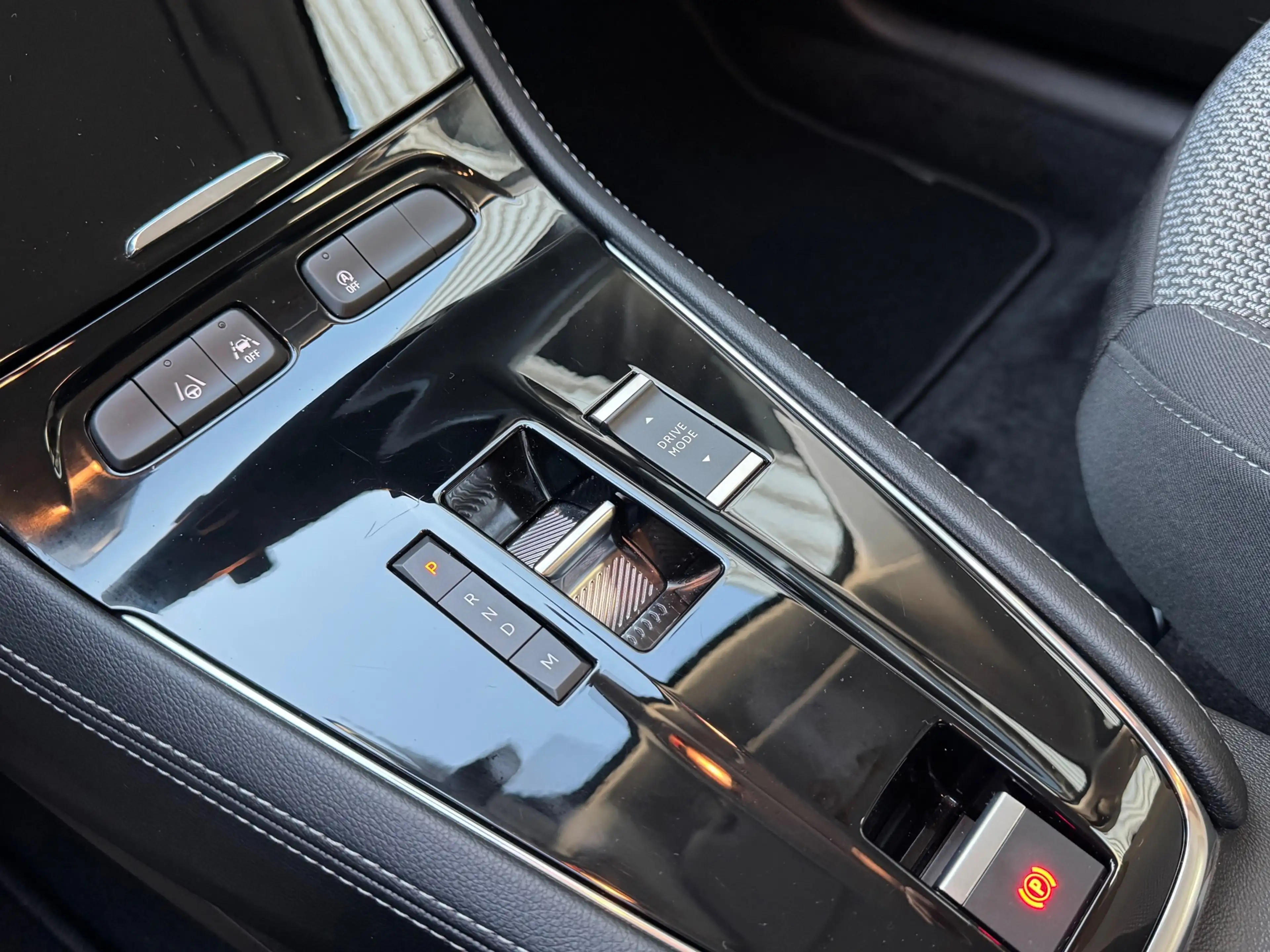 Opel Grandland 1.2 Turbo Hybrid GS — photo 21