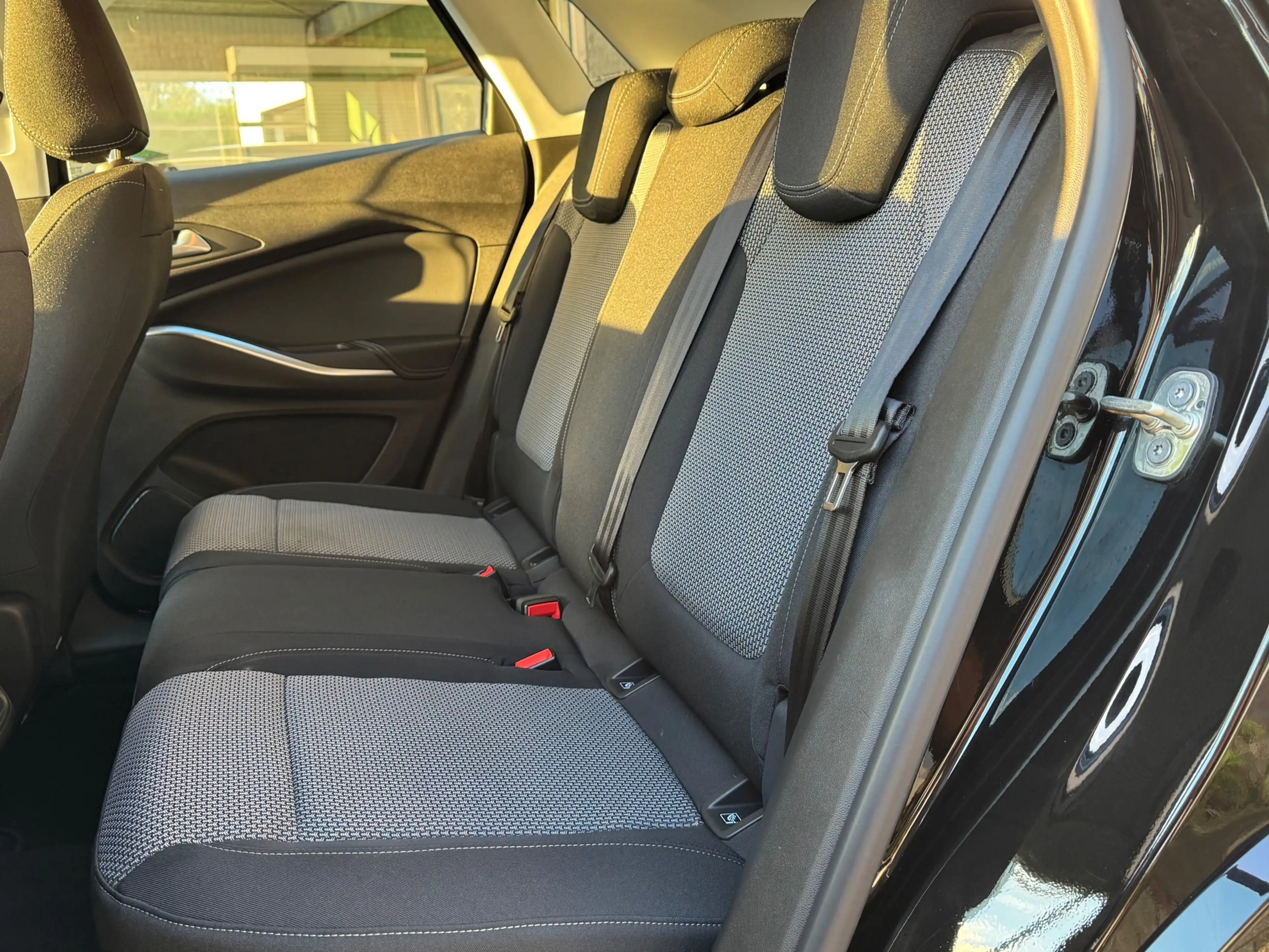 Opel Grandland 1.2 Turbo Hybrid GS — photo 9