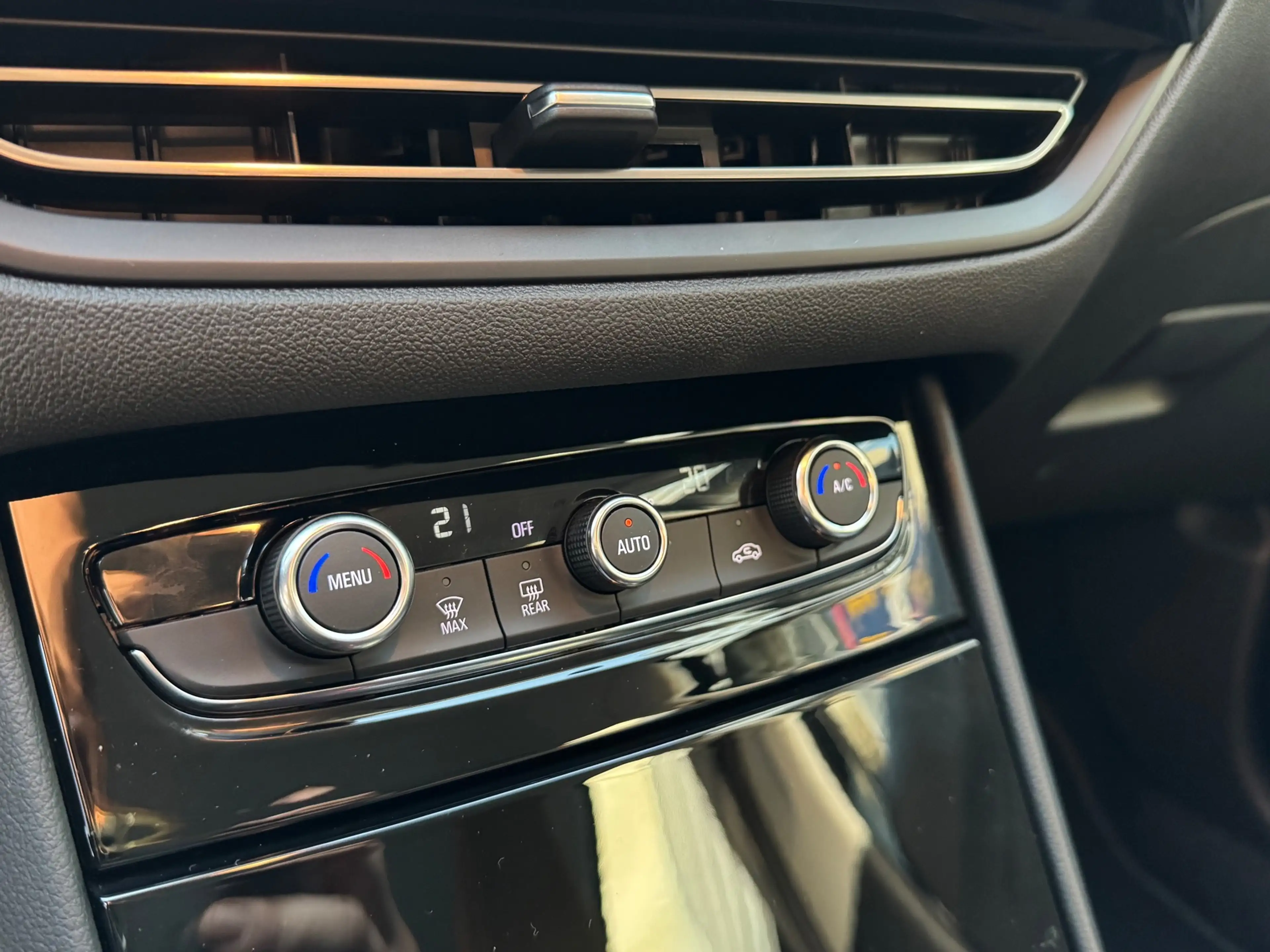 Opel Grandland 1.2 Turbo Hybrid GS — photo 19