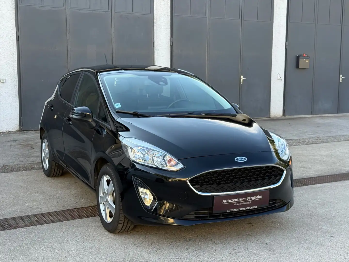 Ford Fiesta 1,1 Start/Stop Schwarz - 1