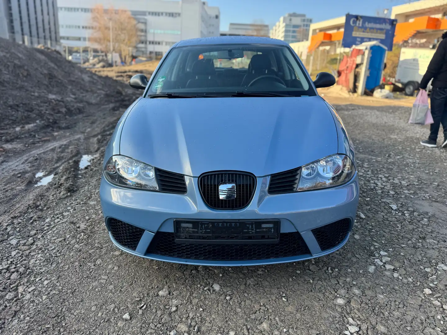 SEAT Ibiza Reference Blau - 2